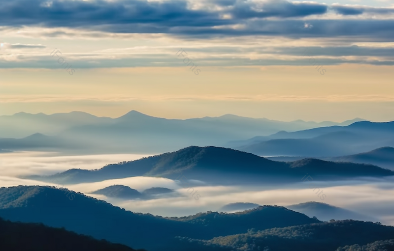 天空下的浪边山顶实拍背景,高清,摄影图,摄影图片,图片大全,摄影图免费下载